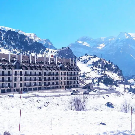 Pirineos Rent Apartamento *