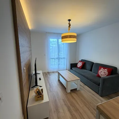 Pirineos Rent Apartamento *